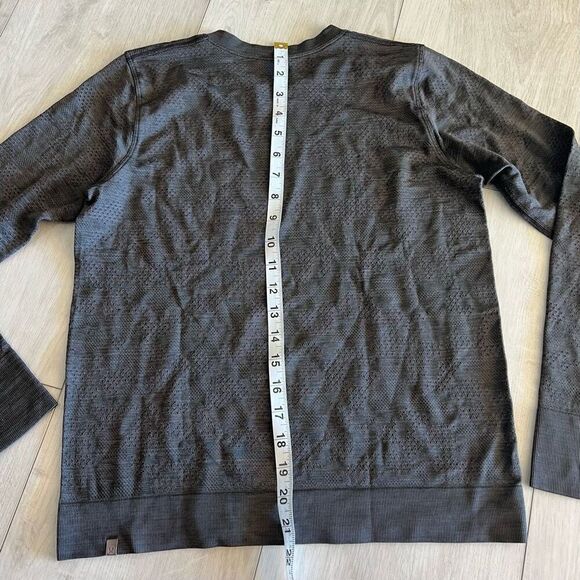 Lululemon women’s shirt size 4 - Picture 3 of 6